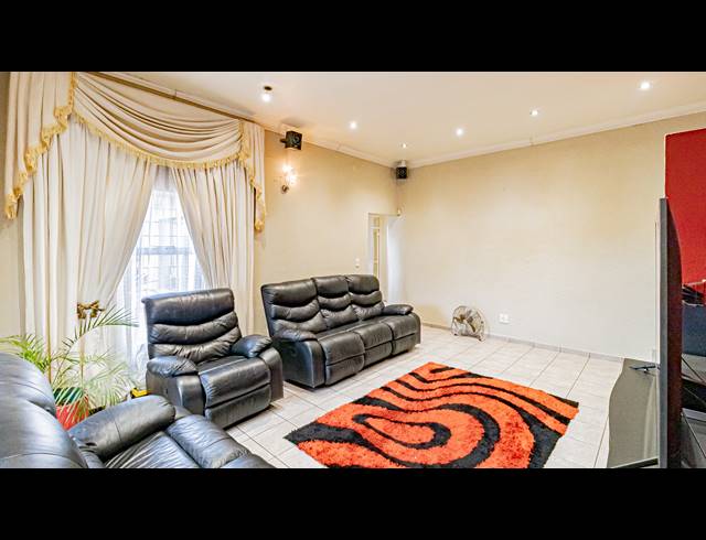 4 BEDROOM HOUSE FOR SALE IN MAYFIELD PARK